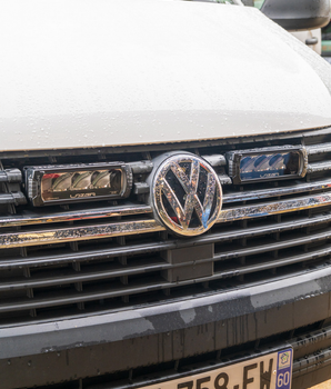 Pose de feux Lazer sur van aménagé : visibilité et sécurité